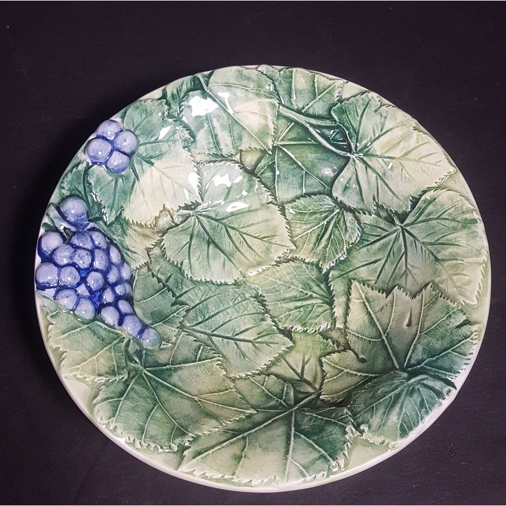 Ceramic majolica style bowl embossed grapes, leaves made in Italy tableware nwot